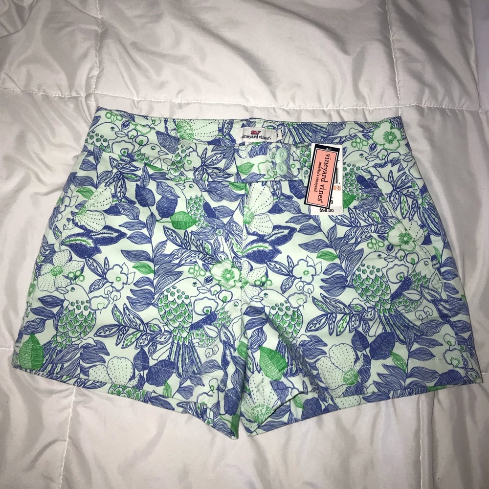 Women’s Small Vineyard Vine’s Shorts